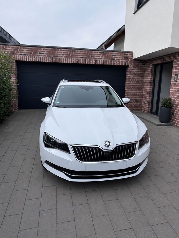 Bild des Angebotes Skoda Superb 2.0 TDI SCR 140kW DSG Style Combi Style