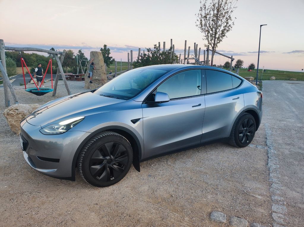 Tesla Model Y Premium Maximale Reichweite HW4 AHK