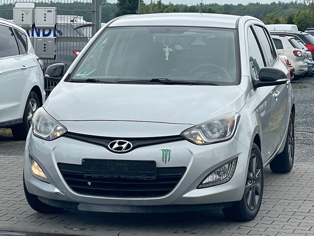 Bild des Angebotes Hyundai i20 1.2 FIFA World Cup EDITION Gold