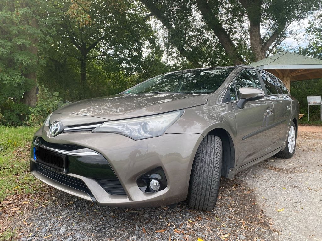 Bild des Angebotes Toyota Avensis 1,8-l-V. Multidr. S Tourer STANDHEiZUNG