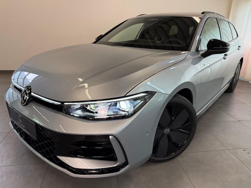 Bild des Angebotes Volkswagen Passat Var 2.0 TSI 4M R-Line AHK HEAD UP BLACK