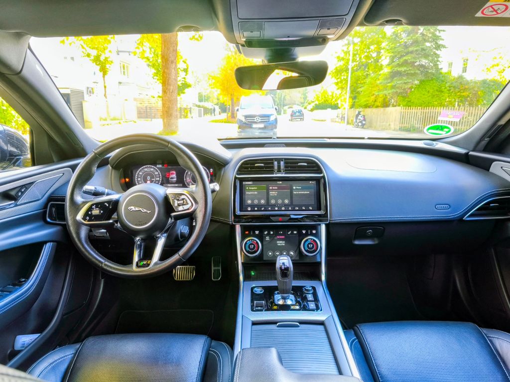 Bild des Angebotes Jaguar XE P250 R-DYNAMIC SE