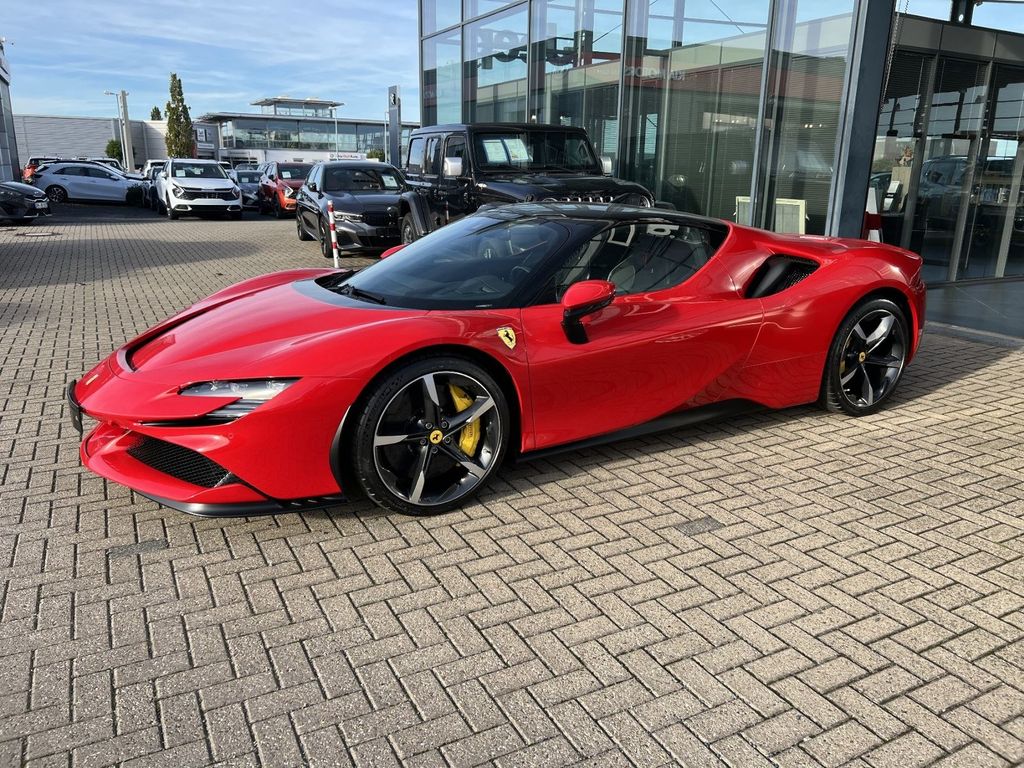 Bild des Angebotes Ferrari SF90 STRADALE 4.0 PHEV 735KW *Ein Traum in Rot*