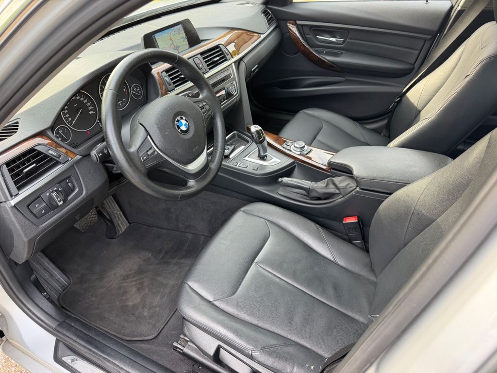 Bild des Angebotes BMW 320 i Lim. Luxury Aut. *LEDER*NAVI*XEN*GSHD*KAME