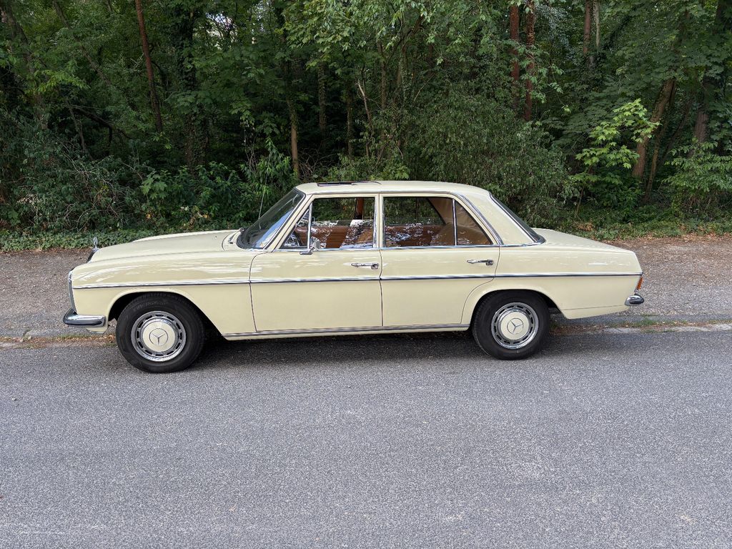 Bild des Angebotes Mercedes-Benz 220 Strich 8