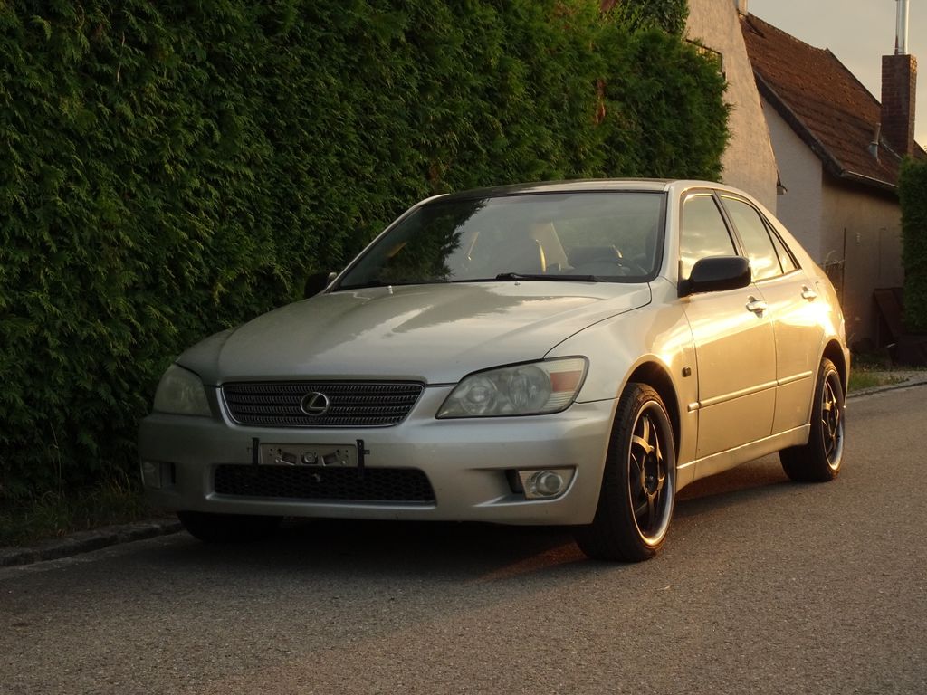 Lexus IS 200