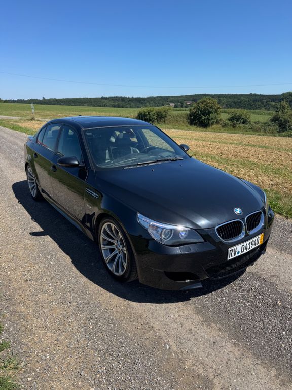 BMW M5 E60 V10