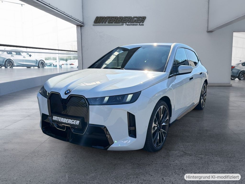 Bild des Angebotes BMW iX xDrive45 M Sport AHK UPE: 99.900 EUR // 0,25%