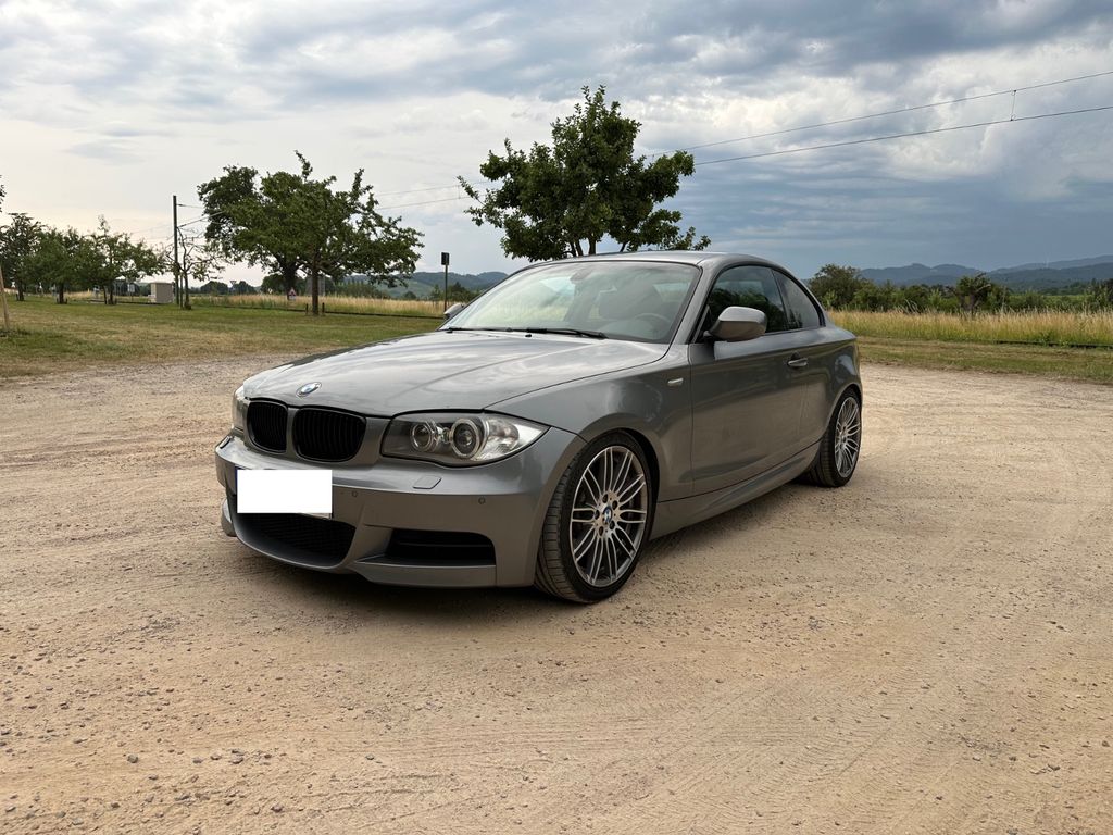Bild des Angebotes BMW 135i Coupé - E82 Handschalter CarPlay M Sport HK