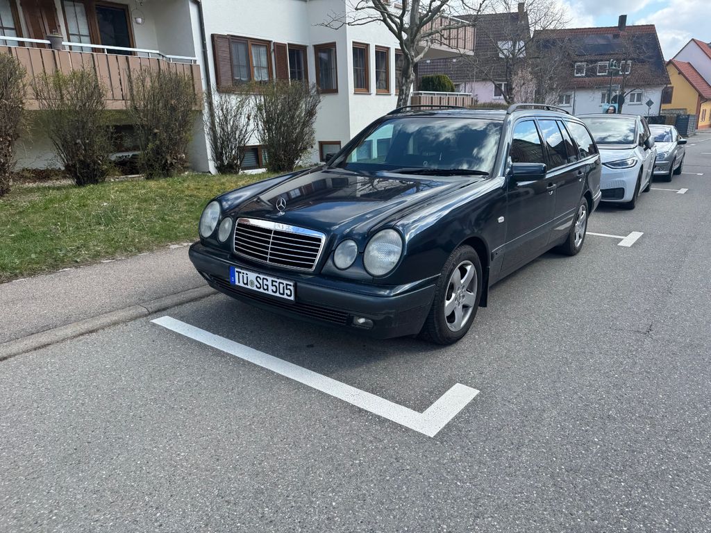 Bild des Angebotes Mercedes-Benz E 240 T Classic - tolles Auto - AHK