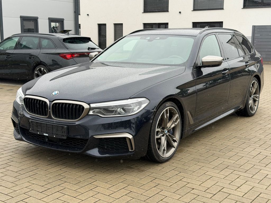 Bild des Angebotes BMW M550 d xDrive AHK/AppleCarplay/Pano/H&K