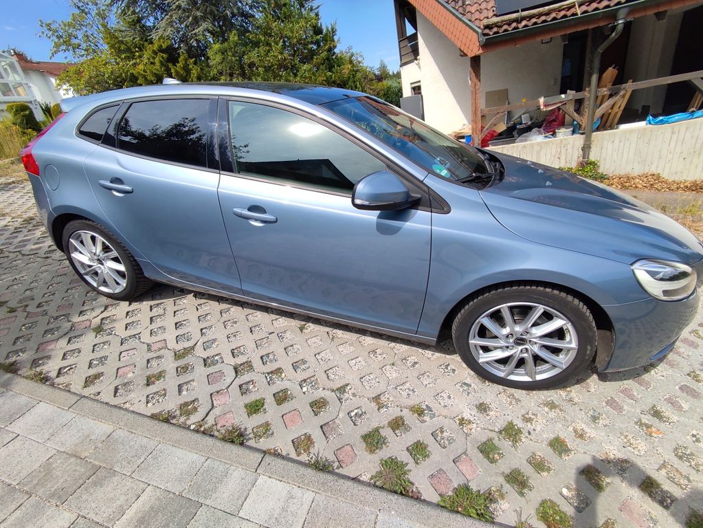 Bild des Angebotes Volvo V40 T3 Momentum | 87.276 km | Panorama | P