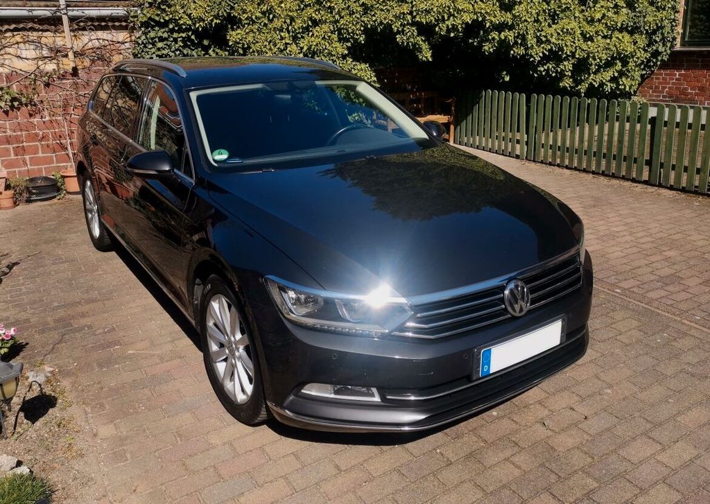 Bild des Angebotes Volkswagen Passat Variant Highline LED Leder Navi Zahnr.neu