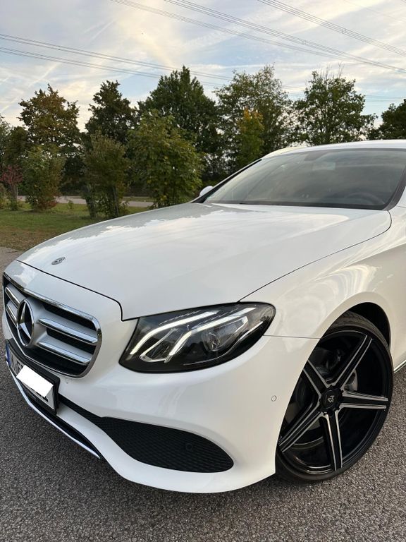 Bild des Angebotes Mercedes-Benz E 250 T Autom. Avantgarde/8-fach Reifen/AHK/20 Z