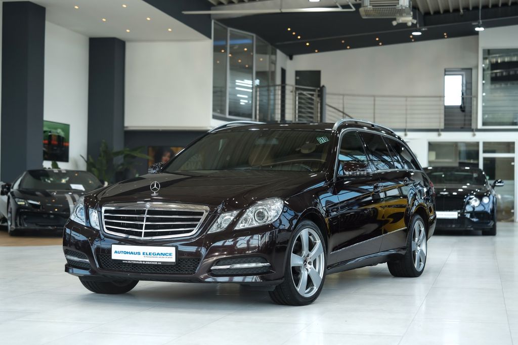 Bild des Angebotes Mercedes-Benz E 250 T*AVANTGARDE*SPORT-PAKET*COMAND*SHD*LEDER