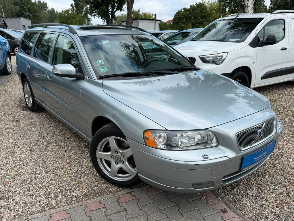Volvo V70 2.4 Momentum *SitzH*Klimaaut*MFL* TÜV Neu