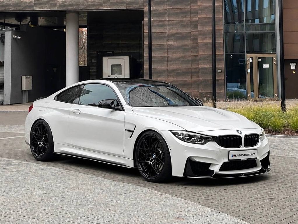 BMW M4 COMPETITION / M-PERFORMANCE