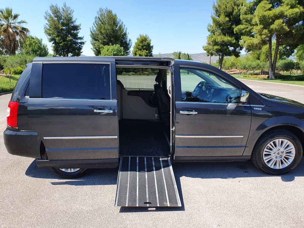 Bild des Angebotes Lancia Voyager 2.8 Multijet 16v Gold