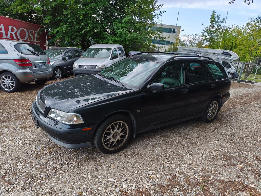 Bild des Angebotes Volvo V40 2.0T Spec. Edit. "332000 km*Leder"Alu