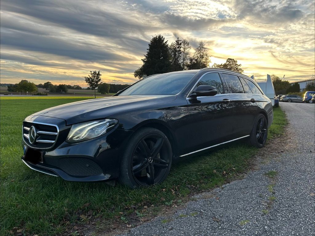 Bild des Angebotes Mercedes-Benz E 400 d 4MATIC T Autom. 9 Gang