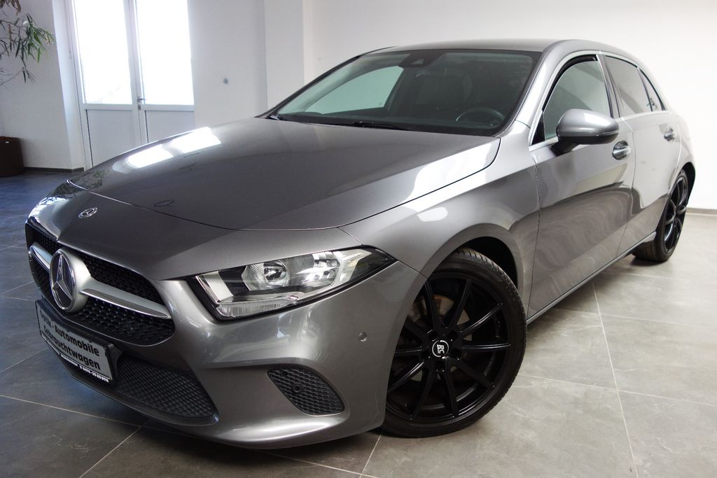Bild des Angebotes Mercedes-Benz A 200 Sportpaket Leder/6-Gang/MBUX/Klima/19-Zoll