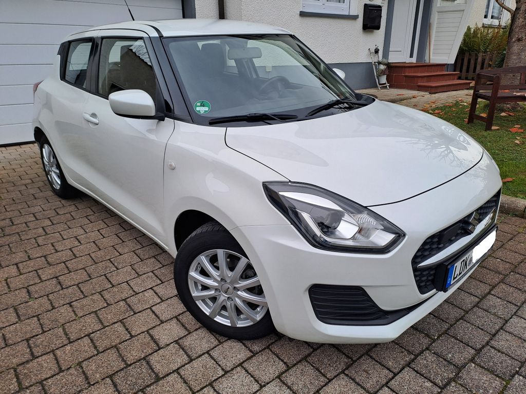 Bild des Angebotes Suzuki Swift Club Hybrid, EZ 10/21, TÜV neu, 39000km