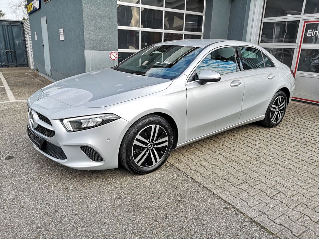 Bild des Angebotes Mercedes-Benz A 180 Lim. Automatik NAVI MBUX R-CAM Teilleder