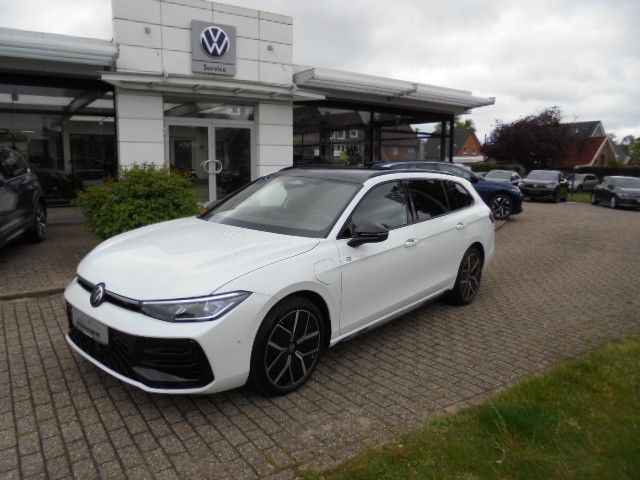 Bild des Angebotes Volkswagen Passat 1.5 eHybrid R-Line, AHK,Leder,Pano.,5JG