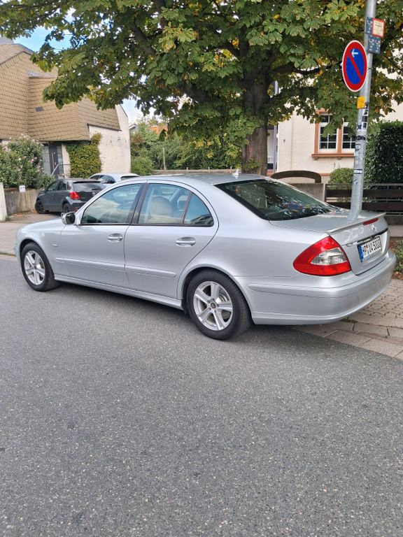 Bild des Angebotes Mercedes-Benz E 200 NGT BlueEFFICIENCY Autom. Classic