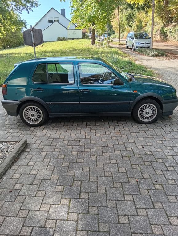 Volkswagen Golf 1.8 GT Special TÜV NEU bis 10/28