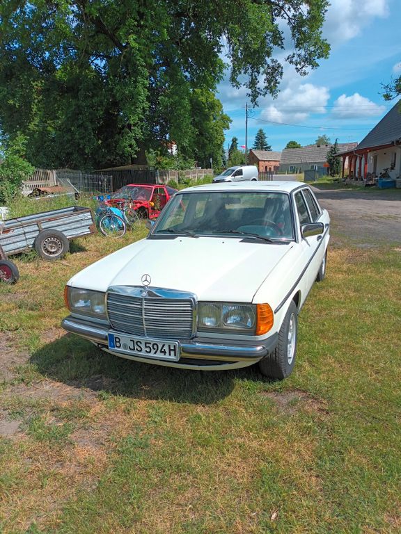 Bild des Angebotes Mercedes-Benz 123 3.0 diesel mit H-Kennzeichen