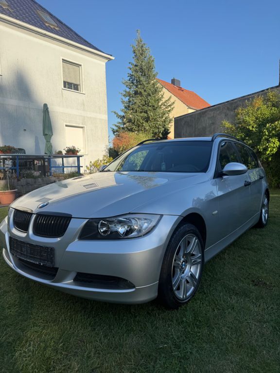 Bild des Angebotes BMW 320i touring -