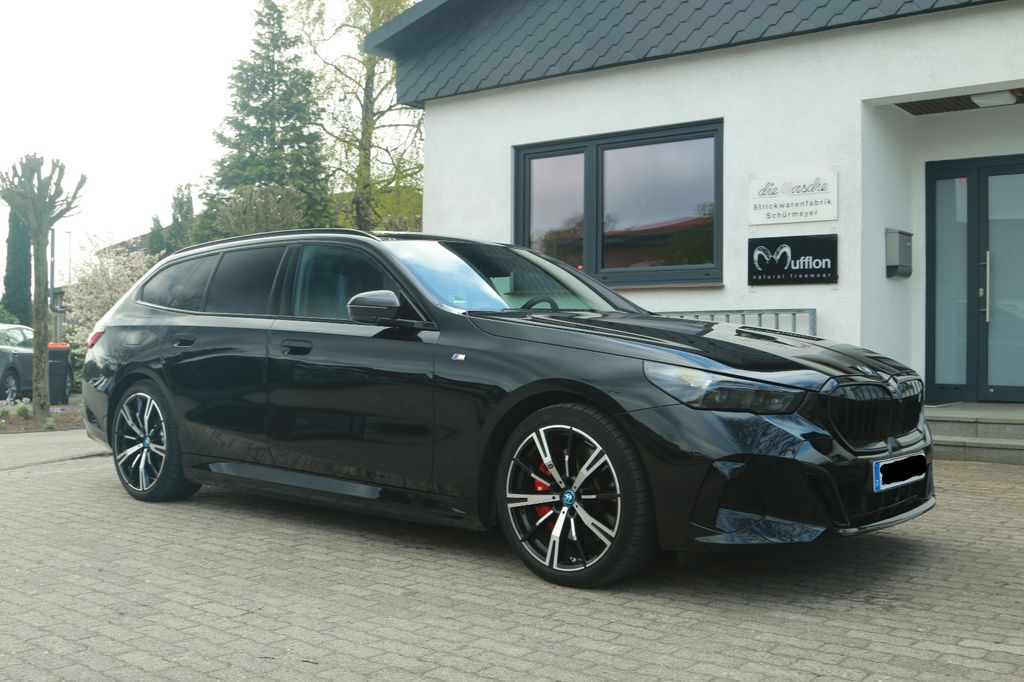 Bild des Angebotes BMW i5 eDrive40 Touring - AHK-Panorama-Autobahn