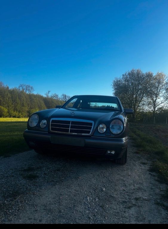 Bild des Angebotes Mercedes-Benz E 240 ELEGANCE Elegance