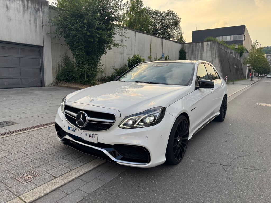 Bild des Angebotes Mercedes-Benz E 500 4MATIC AMG*Kamera*Keyless-Go*Panorama