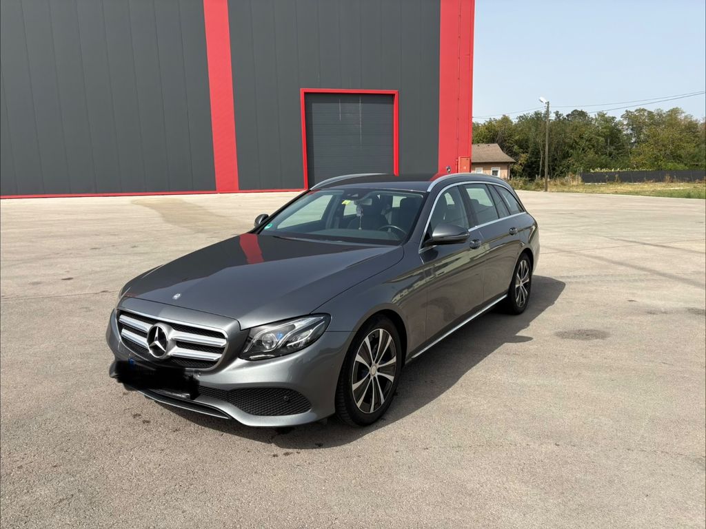 Bild des Angebotes Mercedes-Benz E 220 d T Autom