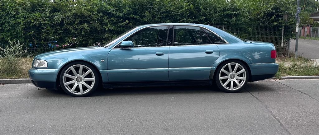 Audi A8 3.7 tiptronic - Frontantrieb
