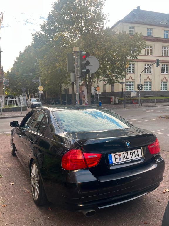 Bild des Angebotes BMW 328i Limousine