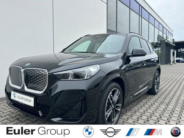 Bild des Angebotes BMW iX1 eDrive20 Sportpaket AD AHK-klappbar Navi Dig