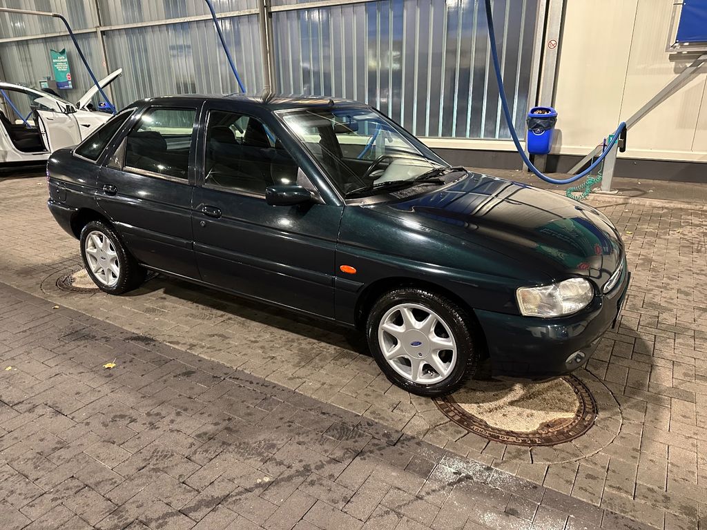 Ford Escort 1.6 16V Ghia Auto Ghia, 2.Hand, Top Zusta