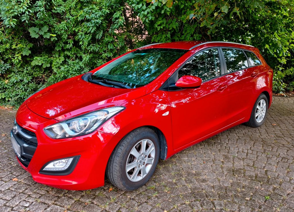 Bild des Angebotes Hyundai i30 1.6 GDI Kombi 135PS 2017