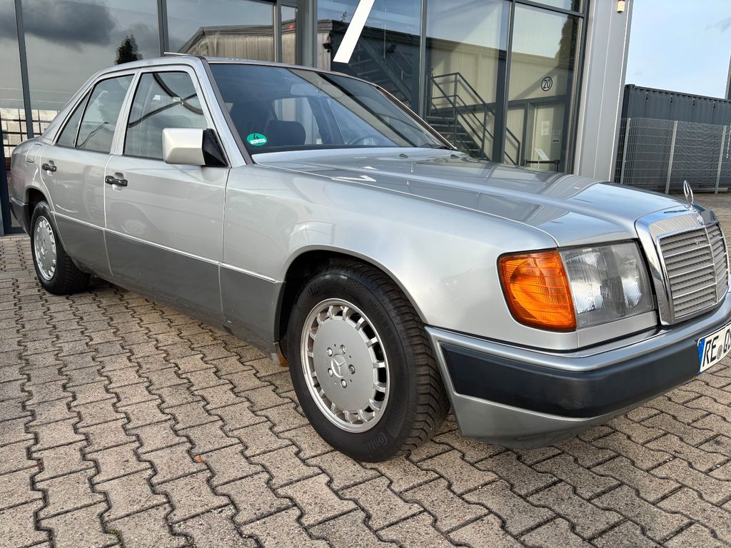 Mercedes-Benz 200 E