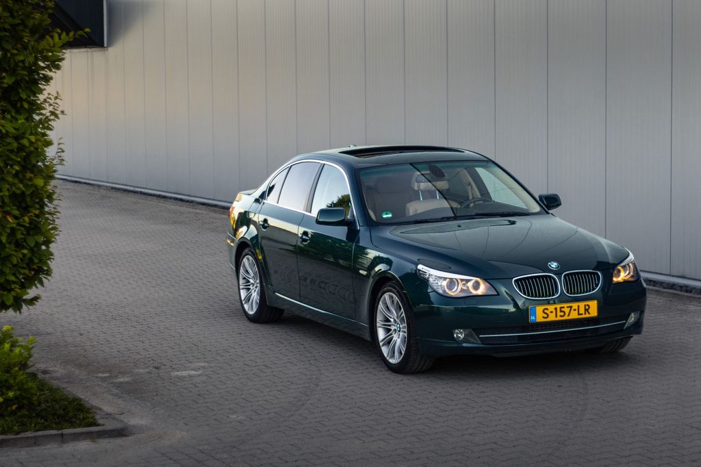 Bild des Angebotes BMW 530i Grün Schiebedach StandHZ AHK SHZ