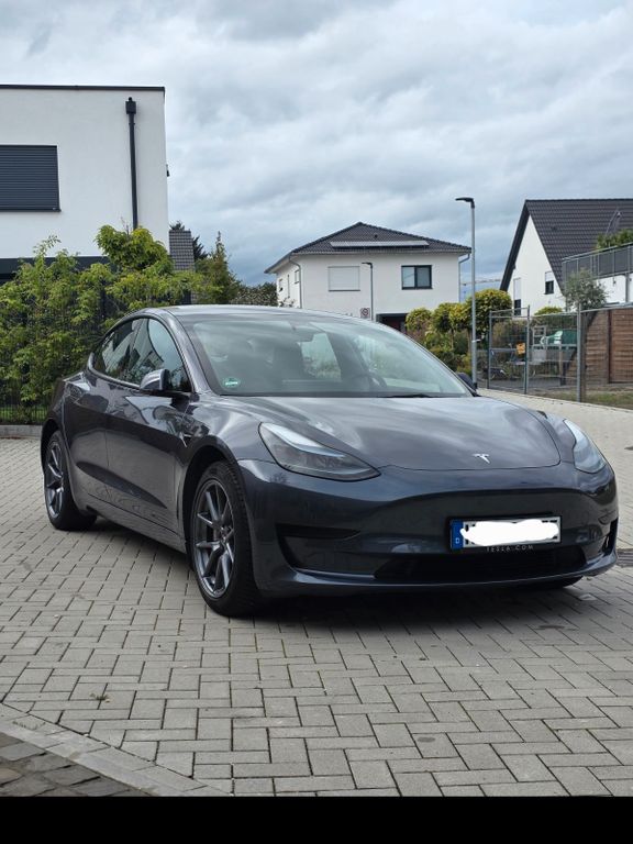 Bild des Angebotes Tesla Model 3 Hinterradantrieb, 1.Hd. Ryzen