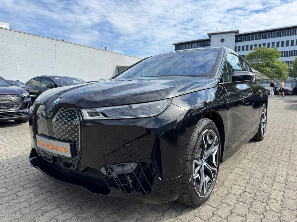 Bild des Angebotes BMW iX 40 Sport ACC AHK HuD PANO H&K 360° 22Z