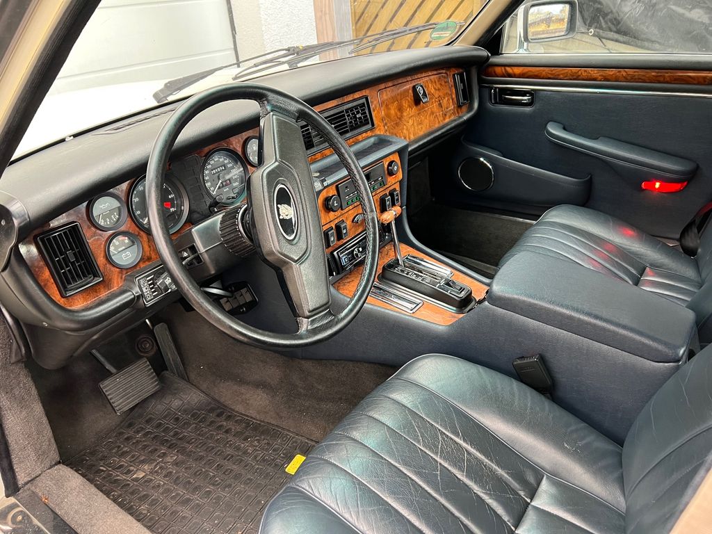 Jaguar XJ12 mit historischer Zulassung