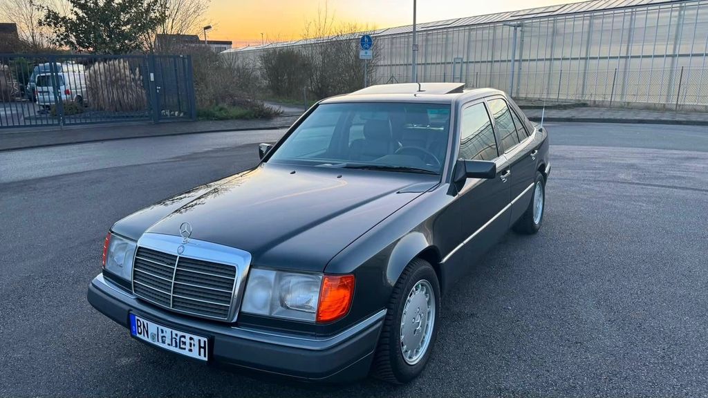 Bild des Angebotes Mercedes-Benz 300D Turbo Sportline in Blauschwarz