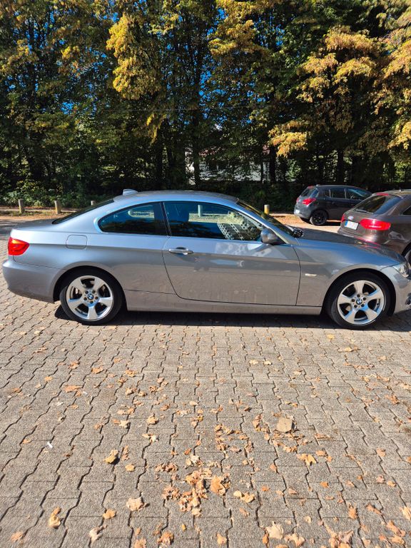 Bild des Angebotes BMW 320i Coupé -