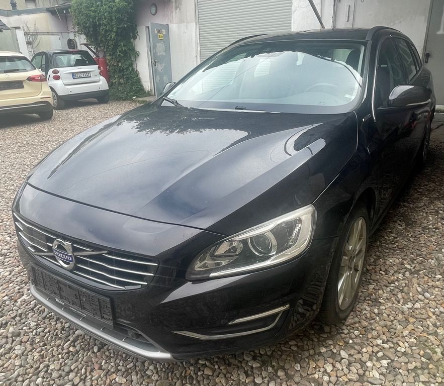 Bild des Angebotes Volvo V60 Kombi Momentum AWD-AUTOMATIK