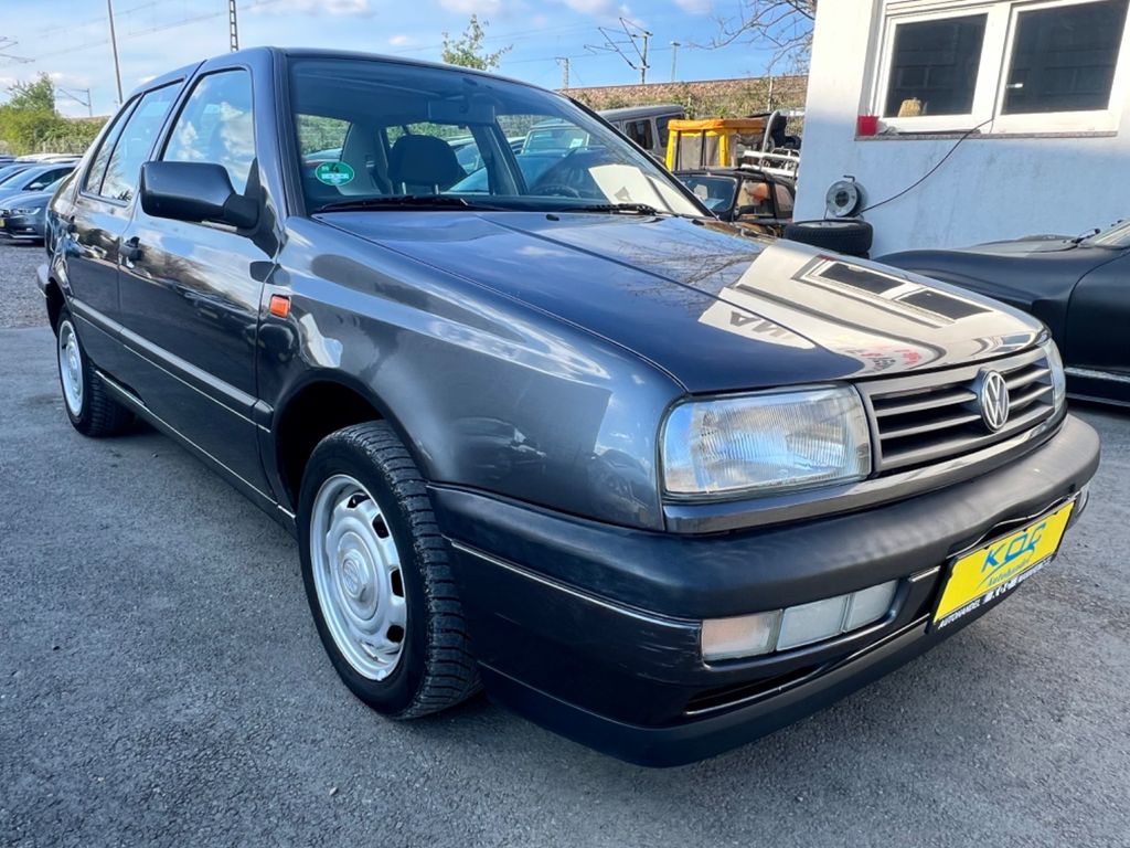 Bild des Angebotes Volkswagen Vento 1.8 CL Automatik/1. Hand/ Garagenwagen